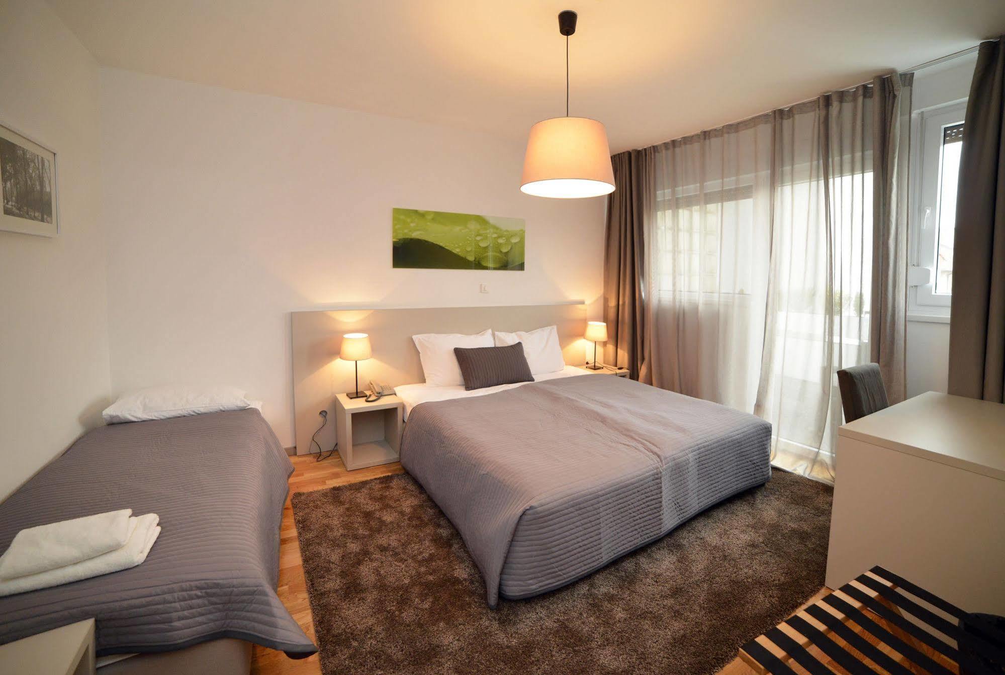 Garden Hotel Загреб Екстериор снимка