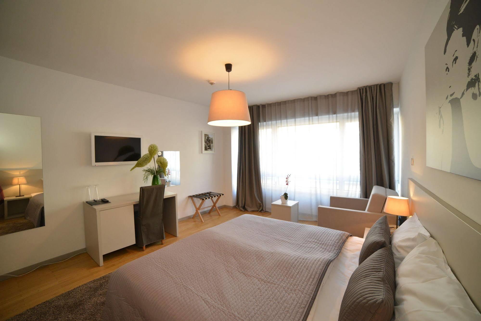 Garden Hotel Загреб Екстериор снимка