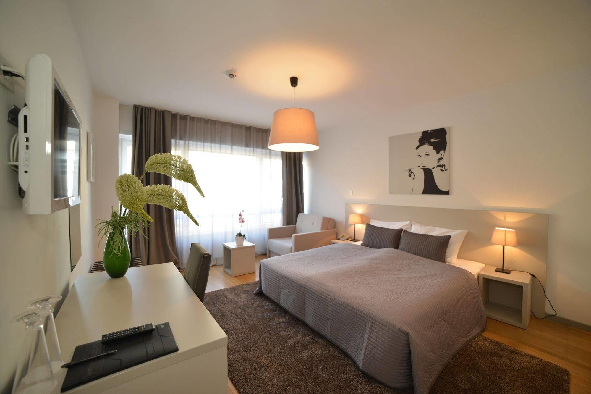 Garden Hotel Загреб Екстериор снимка